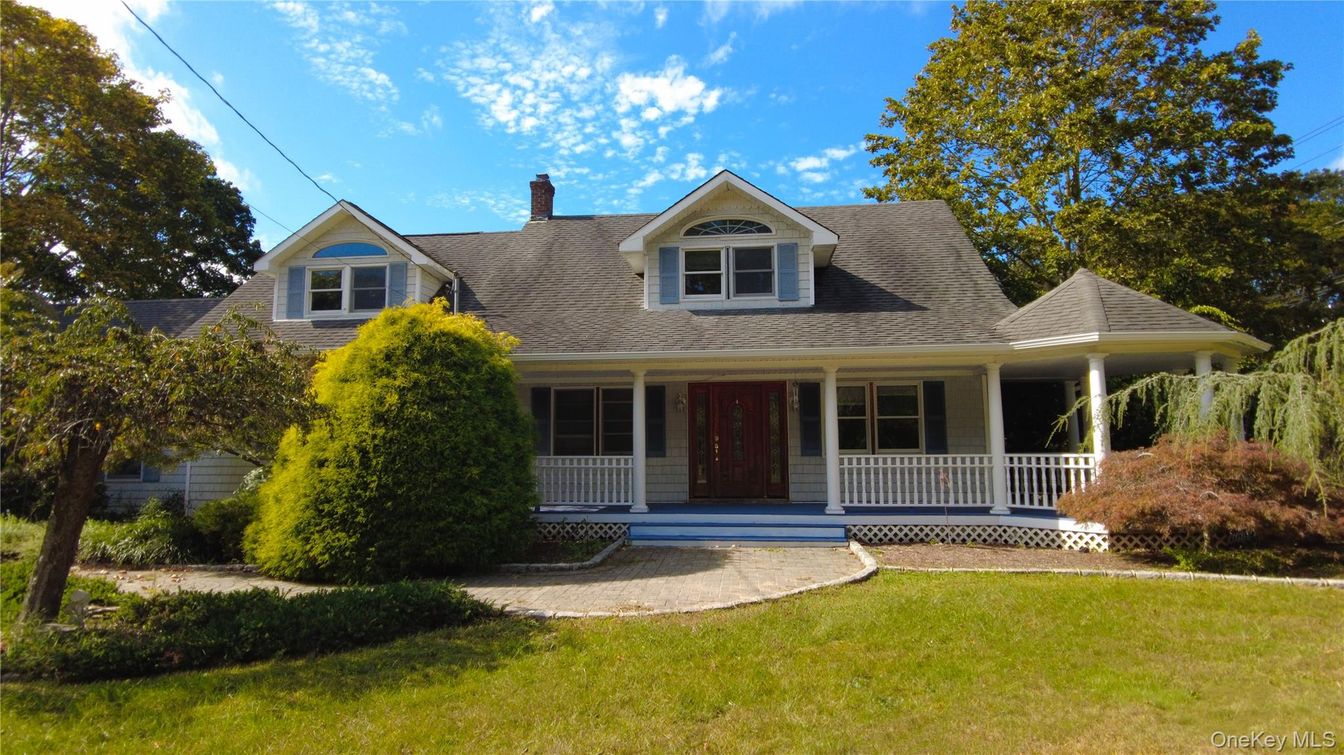 Exterior, Facade, Cape Cod