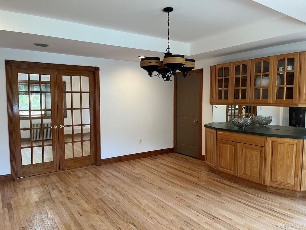 Chandelier, Empty room, Interior, Pendant Lights, Wood Texture Flooring