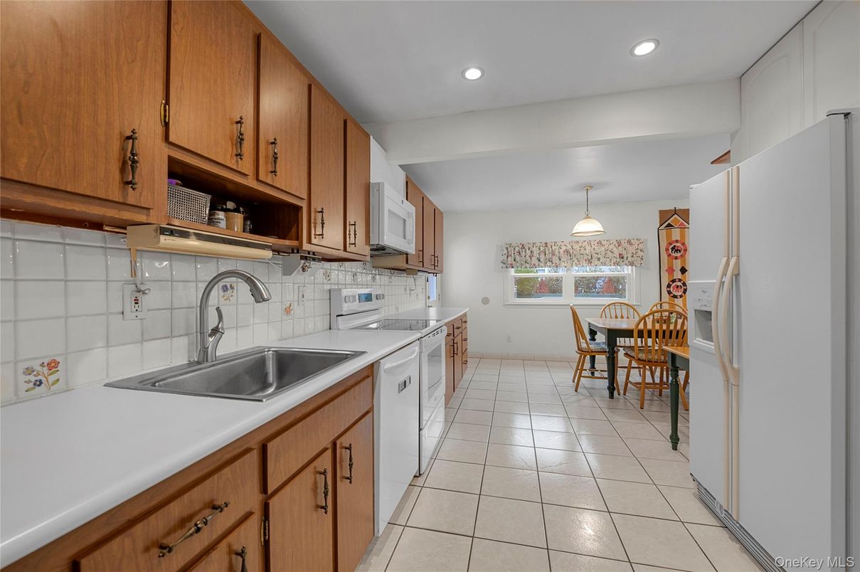 Dining room, Interior, Kitchen, Pendant Lights, Recessed Lighting