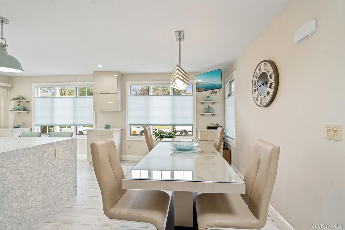 Dining room, Interior, Pendant Lights, Recessed Lighting