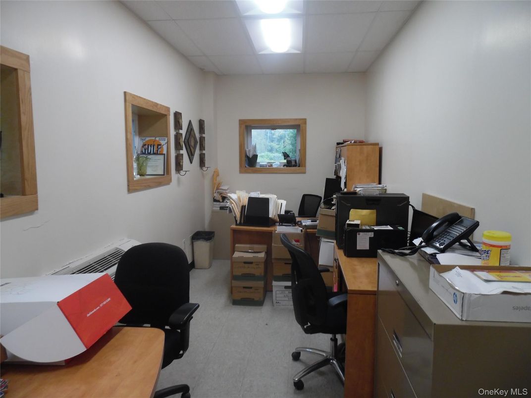 Home Office, Interior