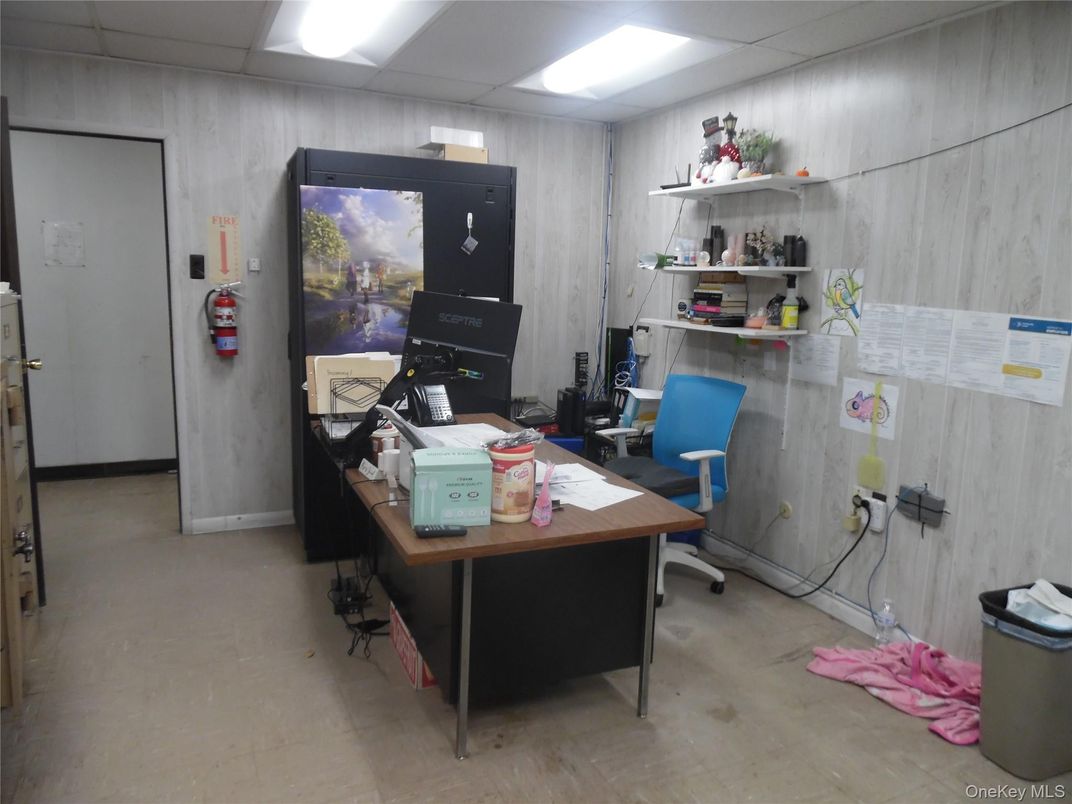 Home Office, Interior