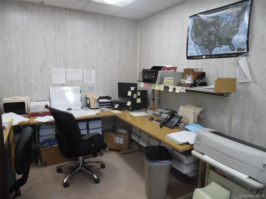 Home Office, Interior