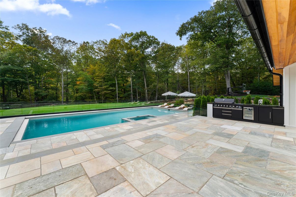 Exterior, Outdoor Kitchen, Pool