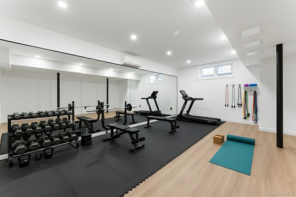 Fitness Equipment, Interior, Recessed Lighting, Wood Texture Flooring