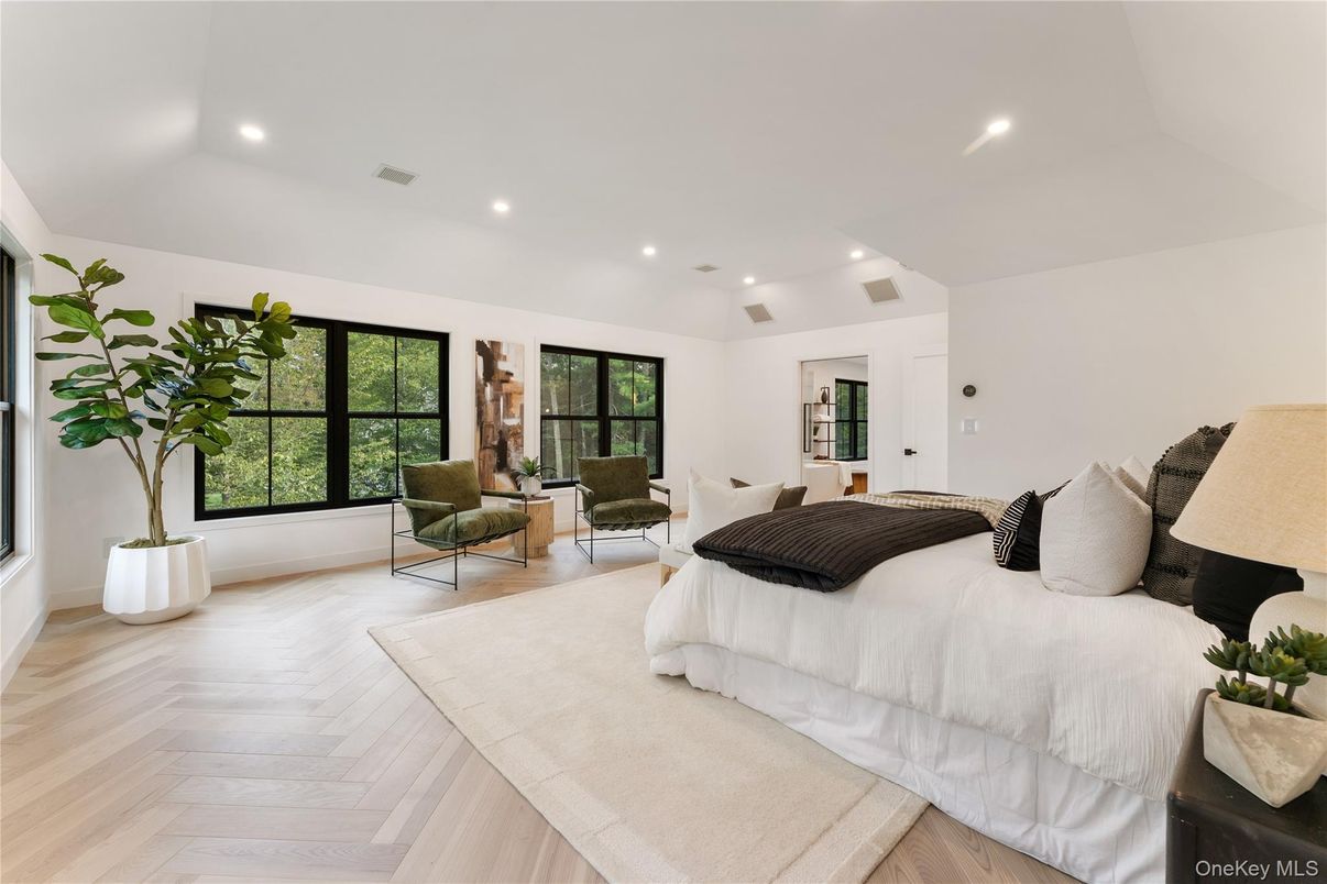 Bedroom, Interior, Living room, Recessed Lighting, Wood Texture Flooring