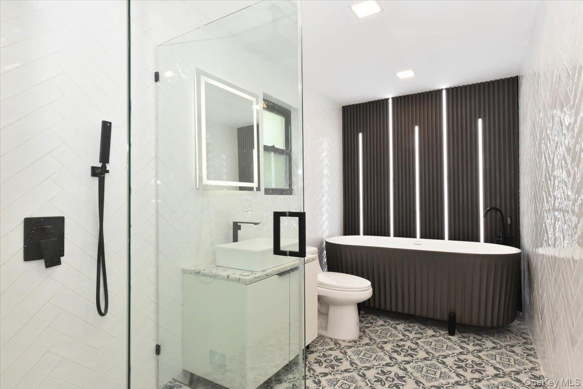 Bathroom, Interior, Recessed Lighting