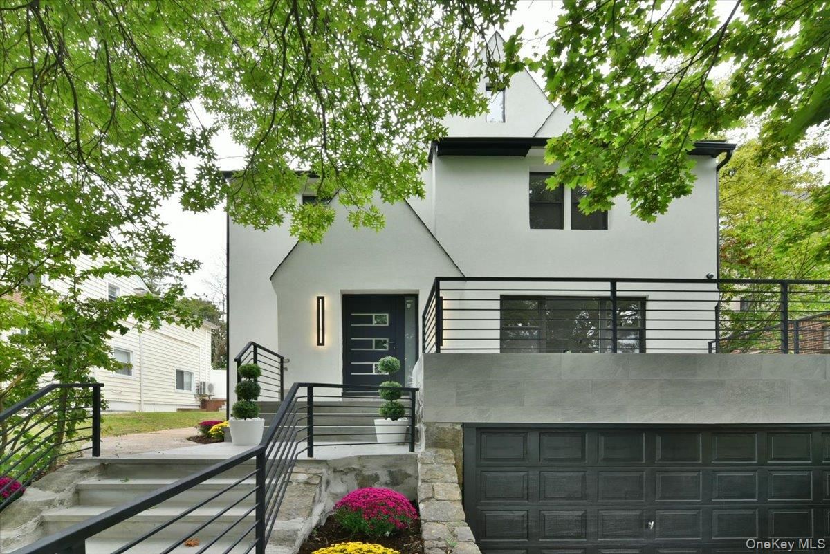 Attached, Exterior, Facade, Modern