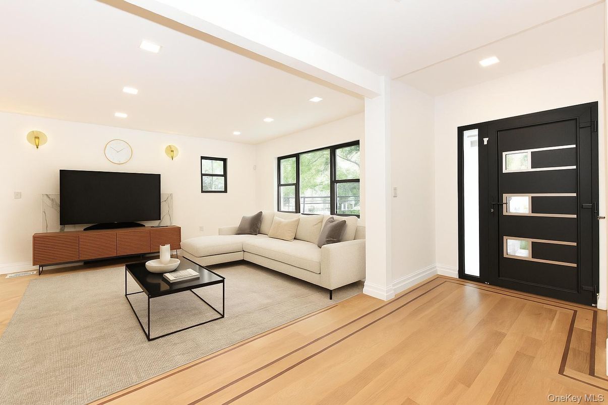 Interior, Living room, Recessed Lighting, Wood Texture Flooring