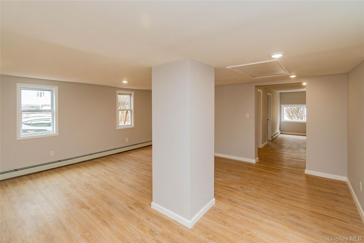 Empty room, Interior, Recessed Lighting, Wood Texture Flooring