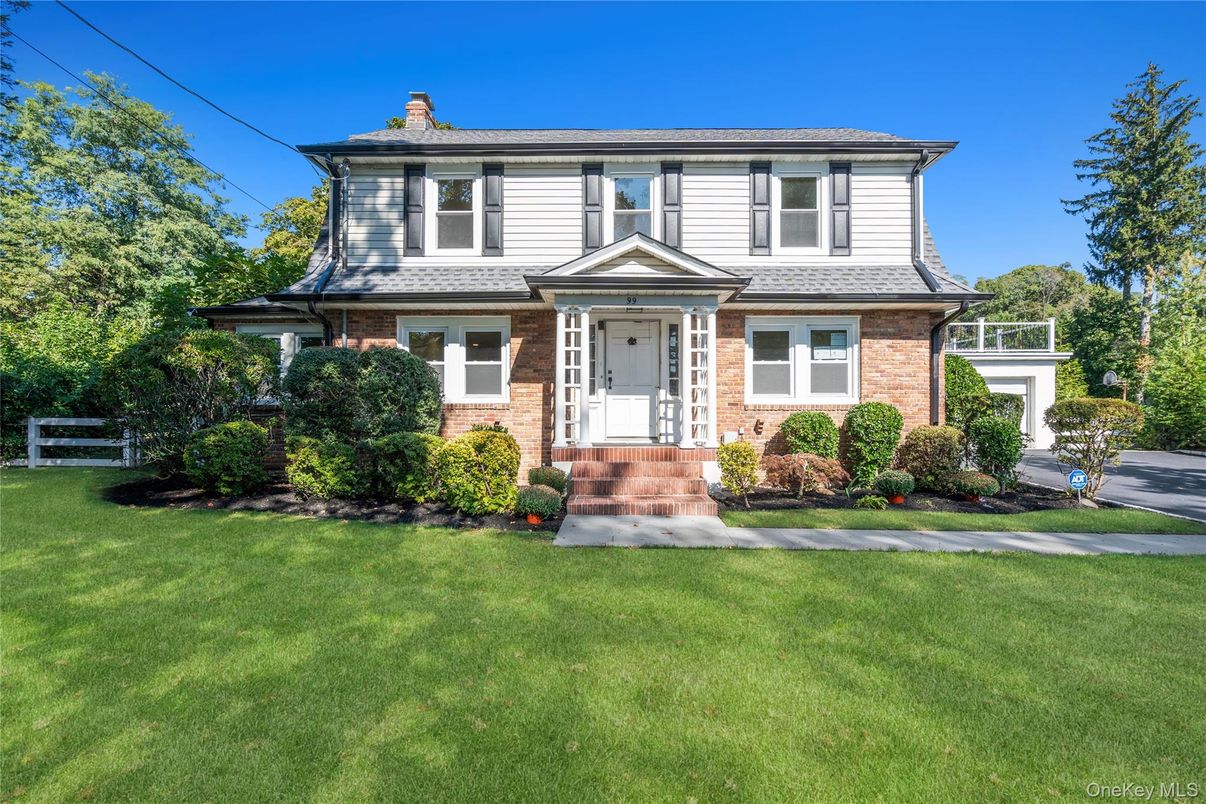 Exterior, Facade, Brick Facade, American Foursquare