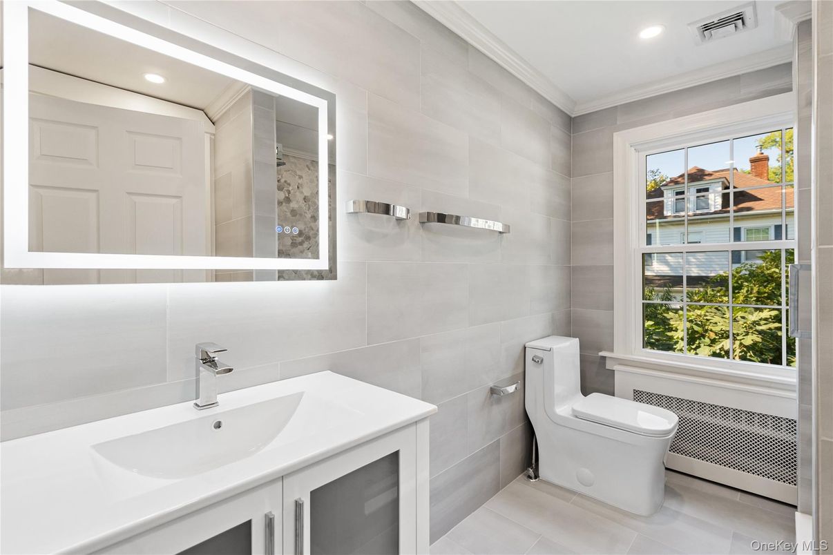 Bathroom, Interior, Recessed Lighting