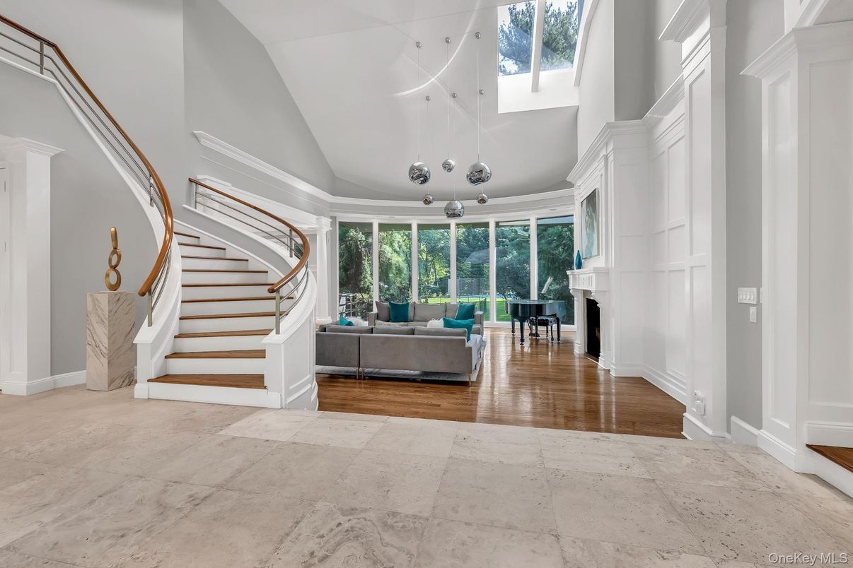 Interior, Living room, Pendant Lights, Piano, Wood Texture Flooring