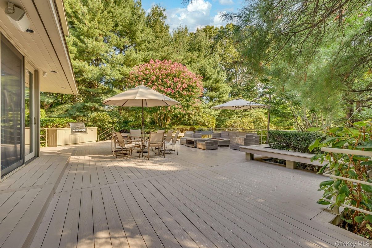 Backyard, Exterior, Outdoor Kitchen