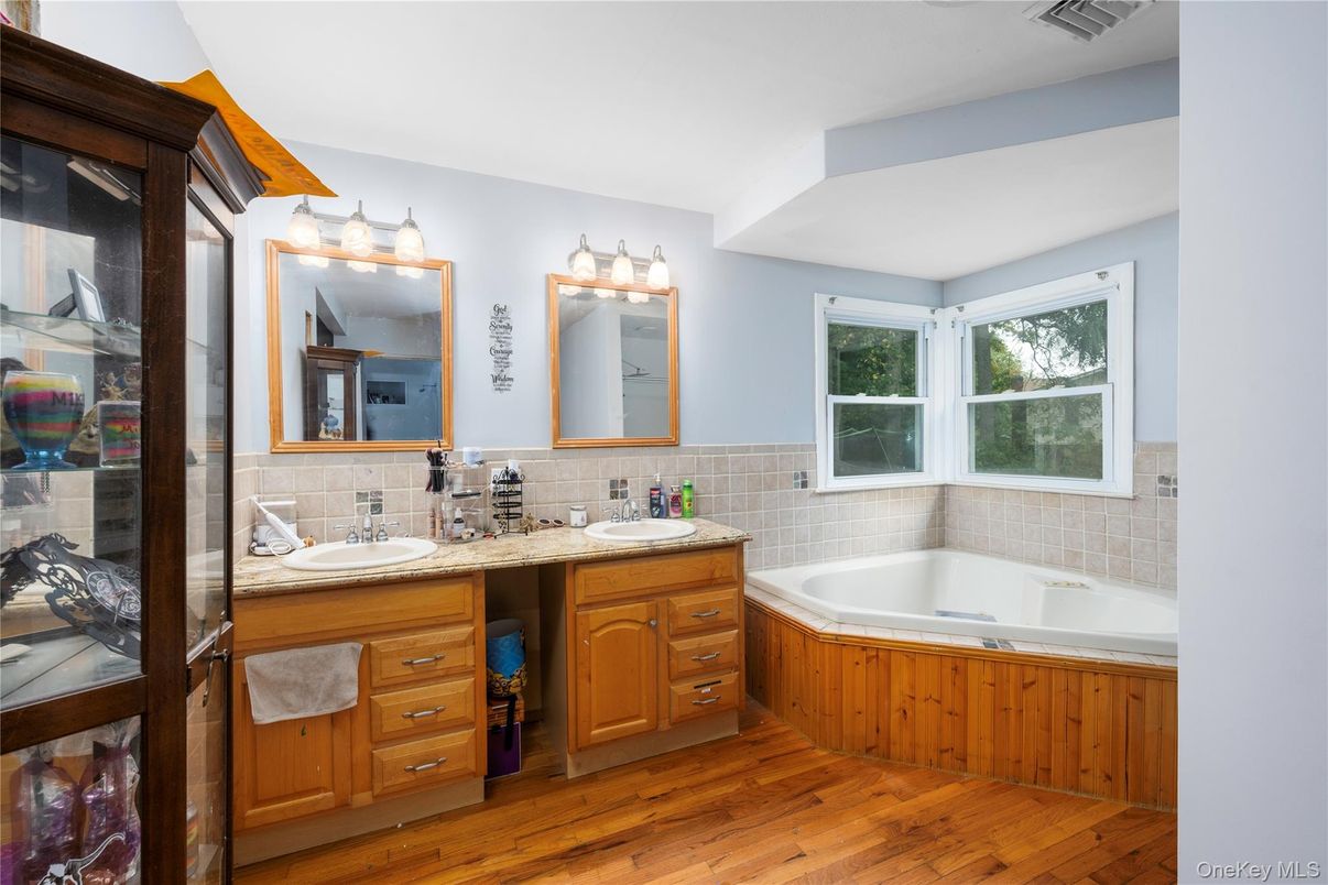 Bathroom, Dual Sink Vanities, Interior, Wood Texture Flooring