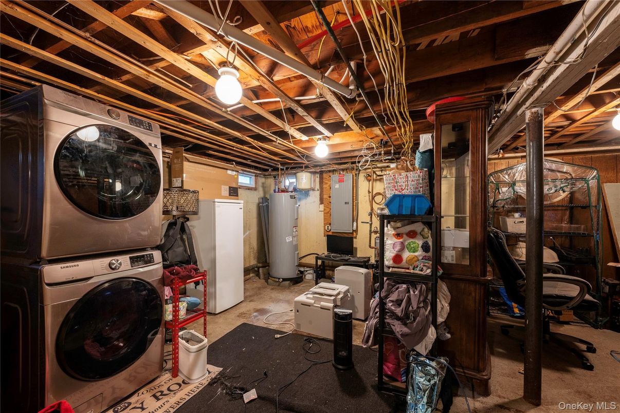 Interior, Utility Closets, Washer, Wooden Beams