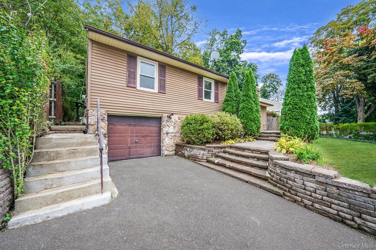 Attached, Exterior, Facade, Raised Ranch
