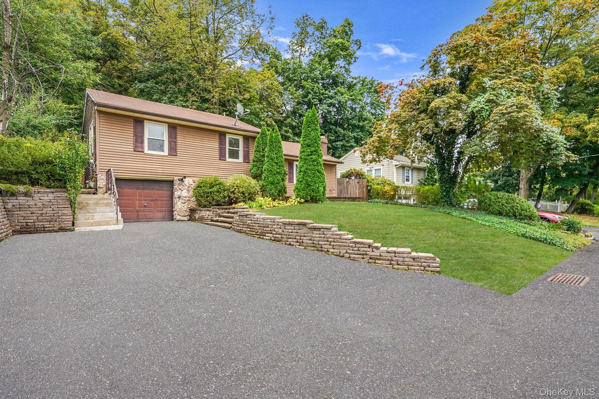 Attached, Exterior, Facade, Raised Ranch