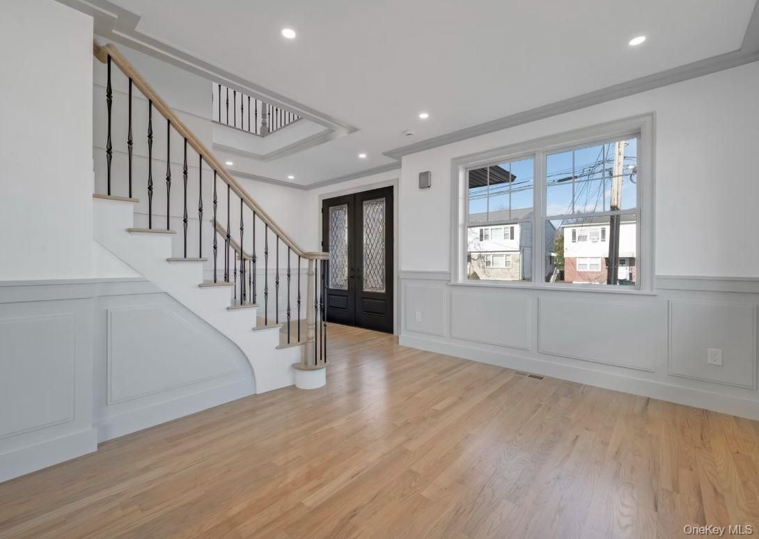 Interior, Recessed Lighting, Wood Texture Flooring