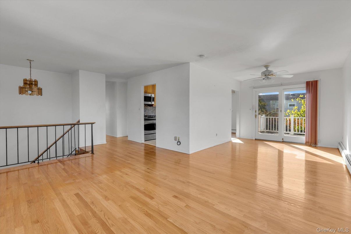 Empty room, Interior, Pendant Lights, Wood Texture Flooring