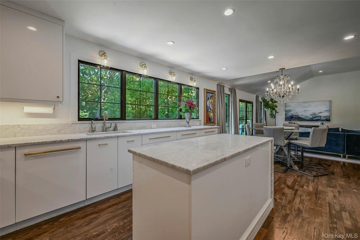 Chandelier, Dining room, Interior, Kitchen, Recessed Lighting, Wood Texture Flooring