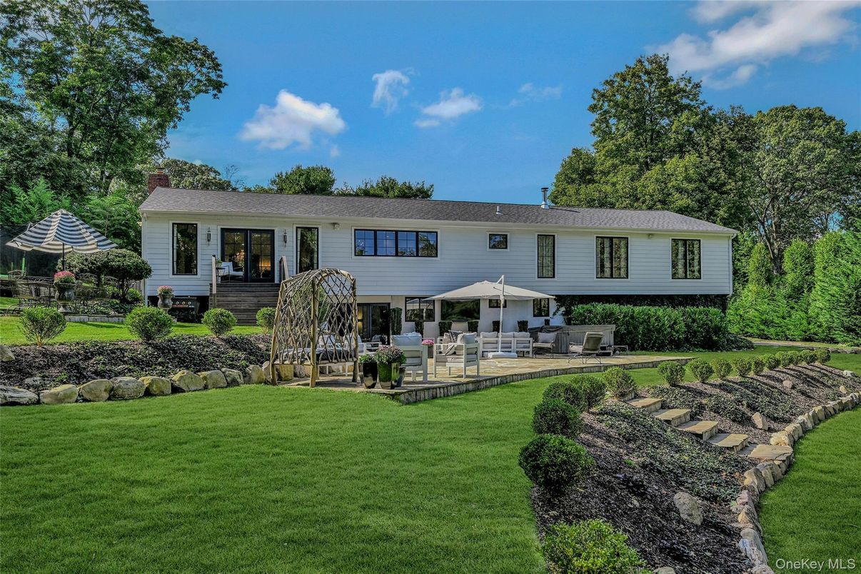 Backyard, Exterior, Facade, Raised Ranch