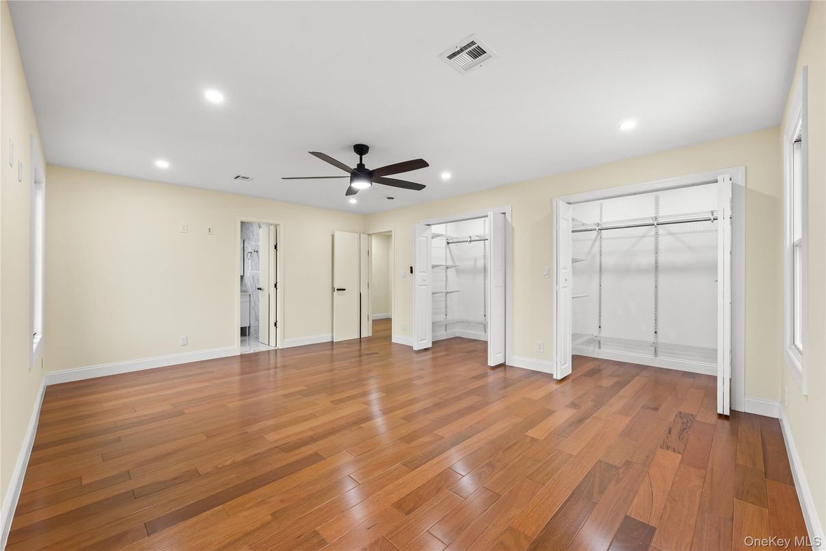 Empty room, Interior, Recessed Lighting, Walk-in Closets, Wood Texture Flooring