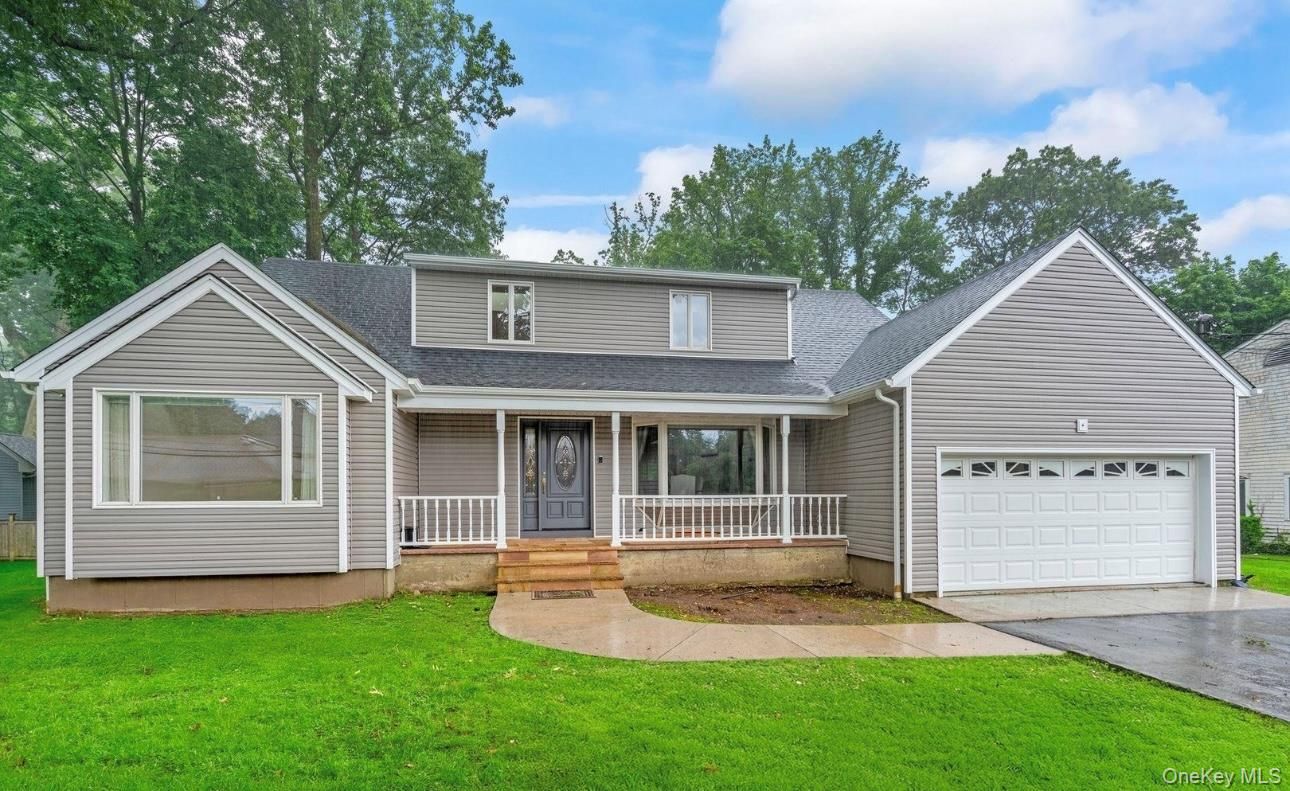 Attached, Exterior, Facade, Ranch