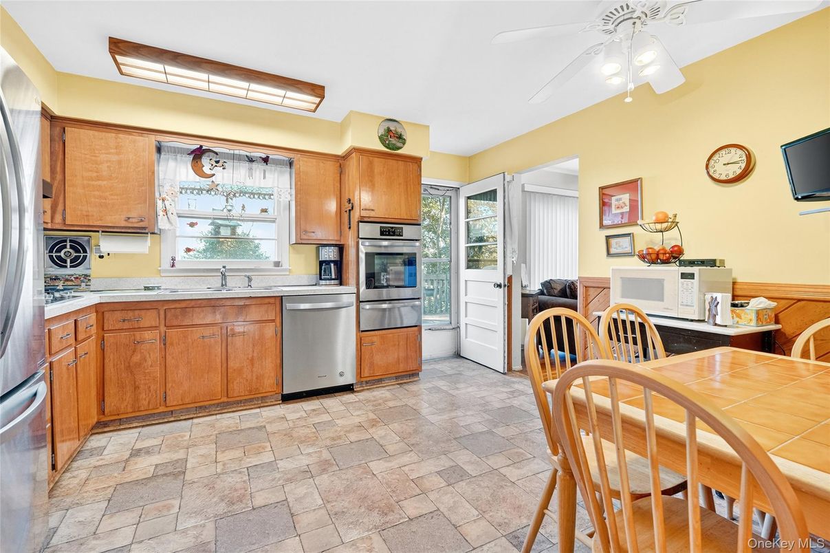 Dining room, Interior, Kitchen, Stainless Steel Appliances, Tile Countertops
