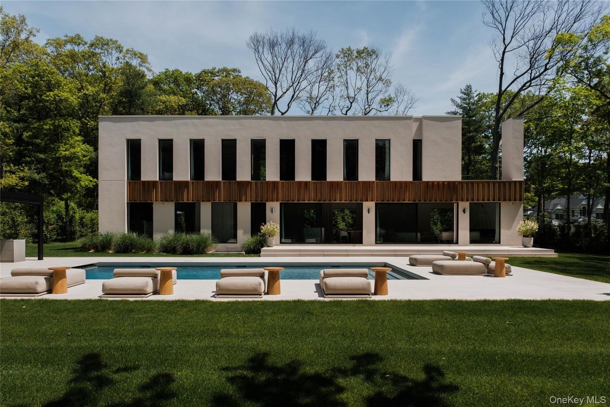 Backyard, Exterior, Facade, Pool, Modern