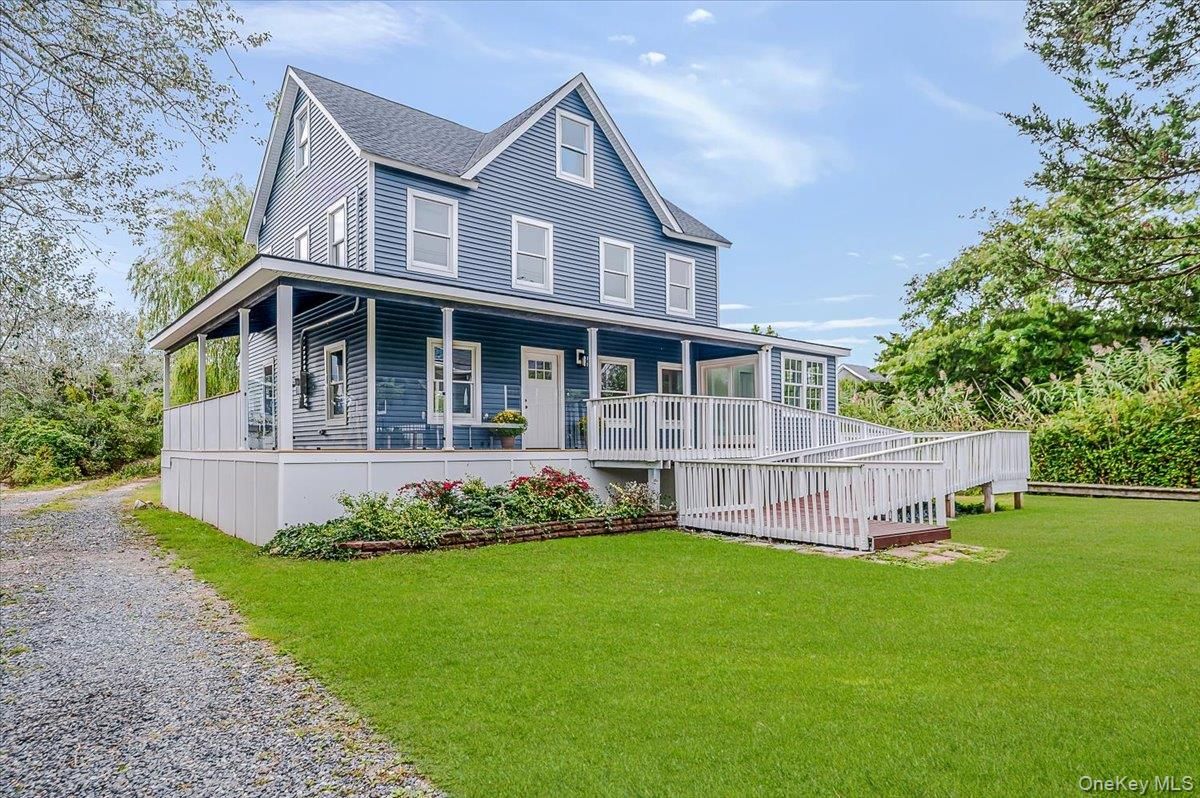 Backyard, Exterior, Facade, Queen Anne Victorian