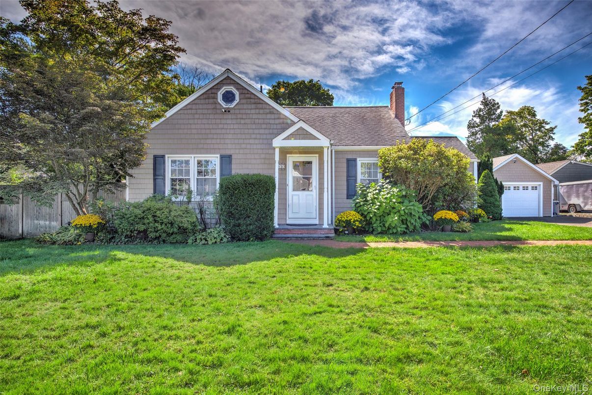 Backyard, Detached Garage, Exterior, Facade, Cape Cod
