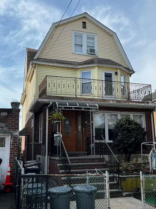 Exterior, Facade, Brick Facade, Queen Anne Victorian