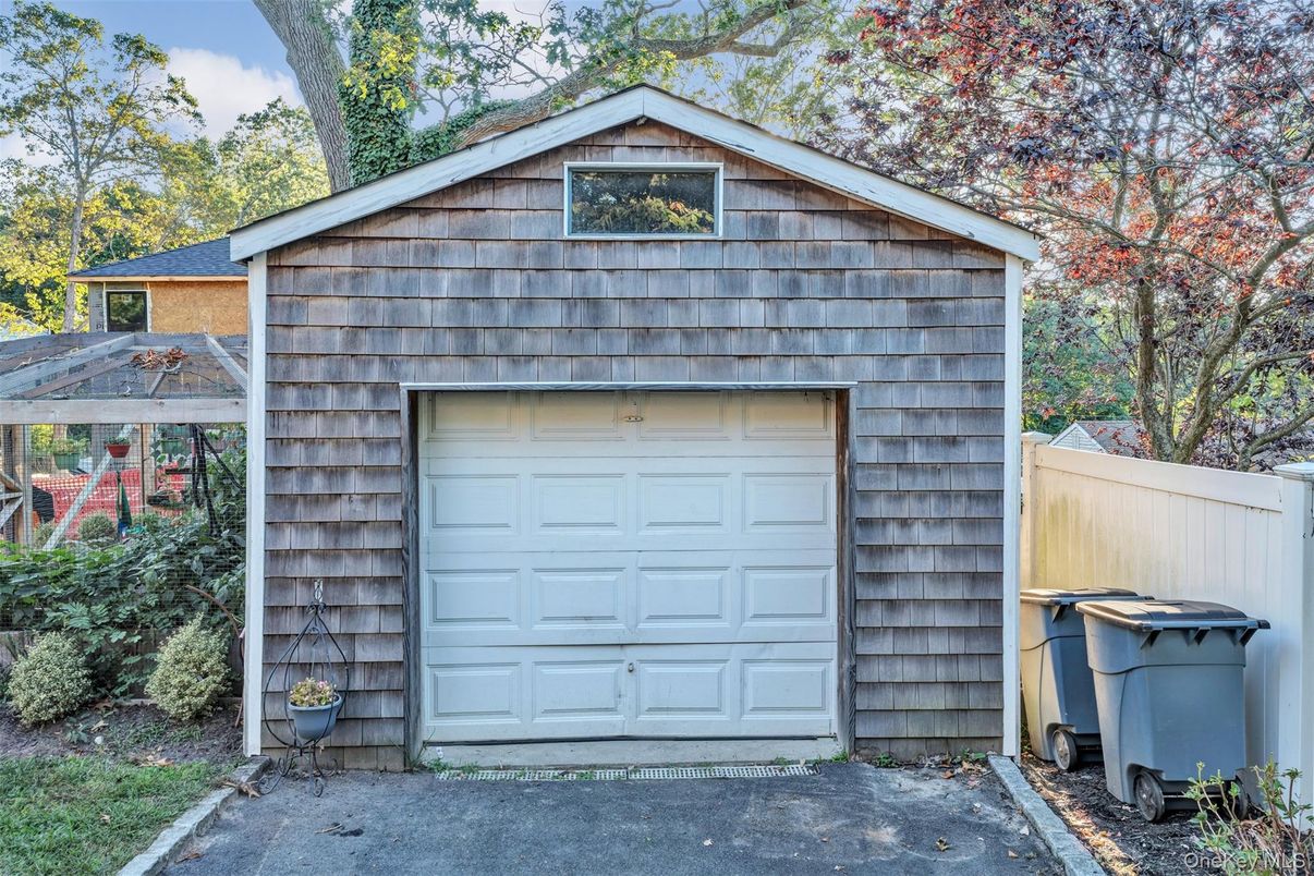 Detached Garage, Exterior