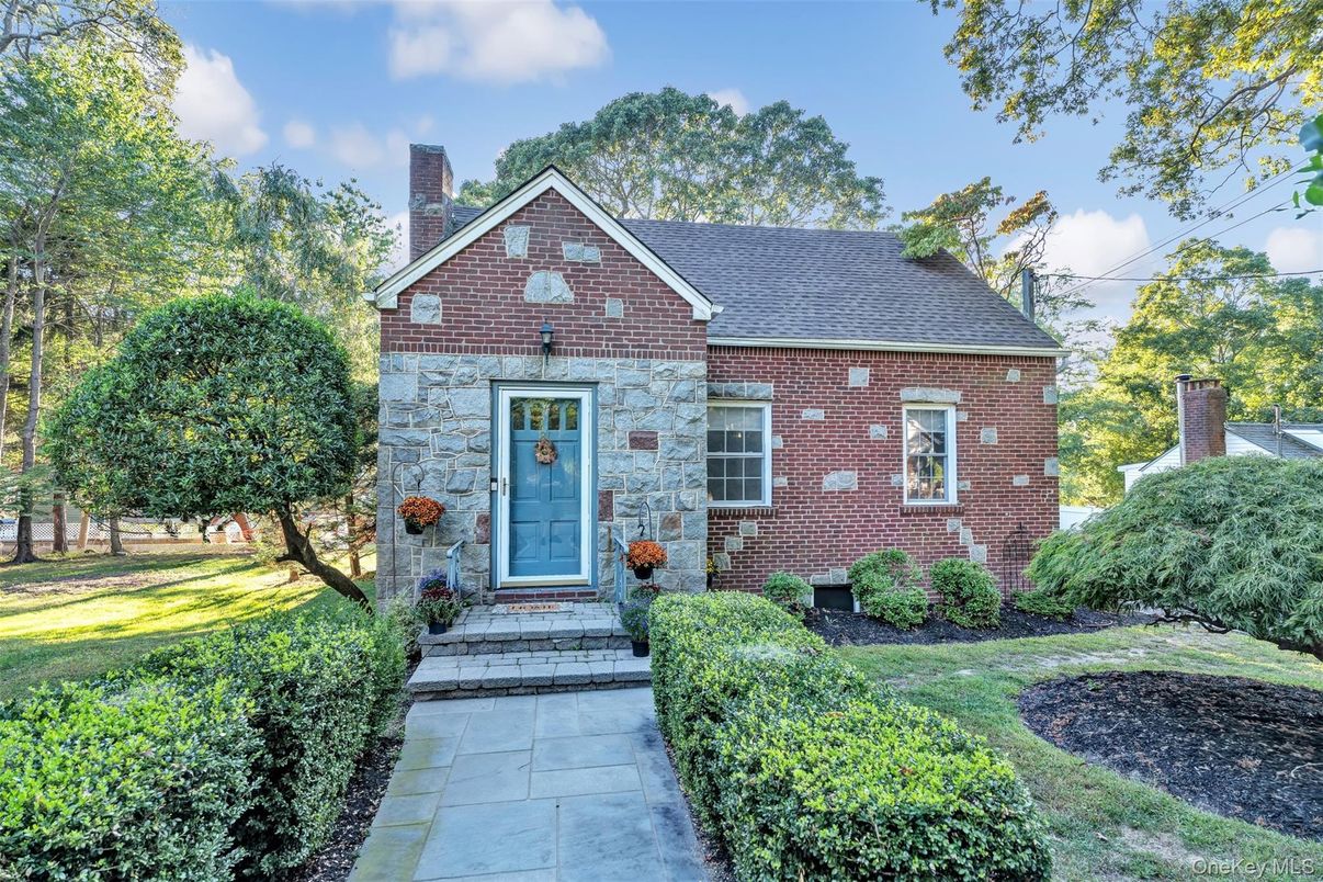 Exterior, Facade, Brick Facade, Georgian