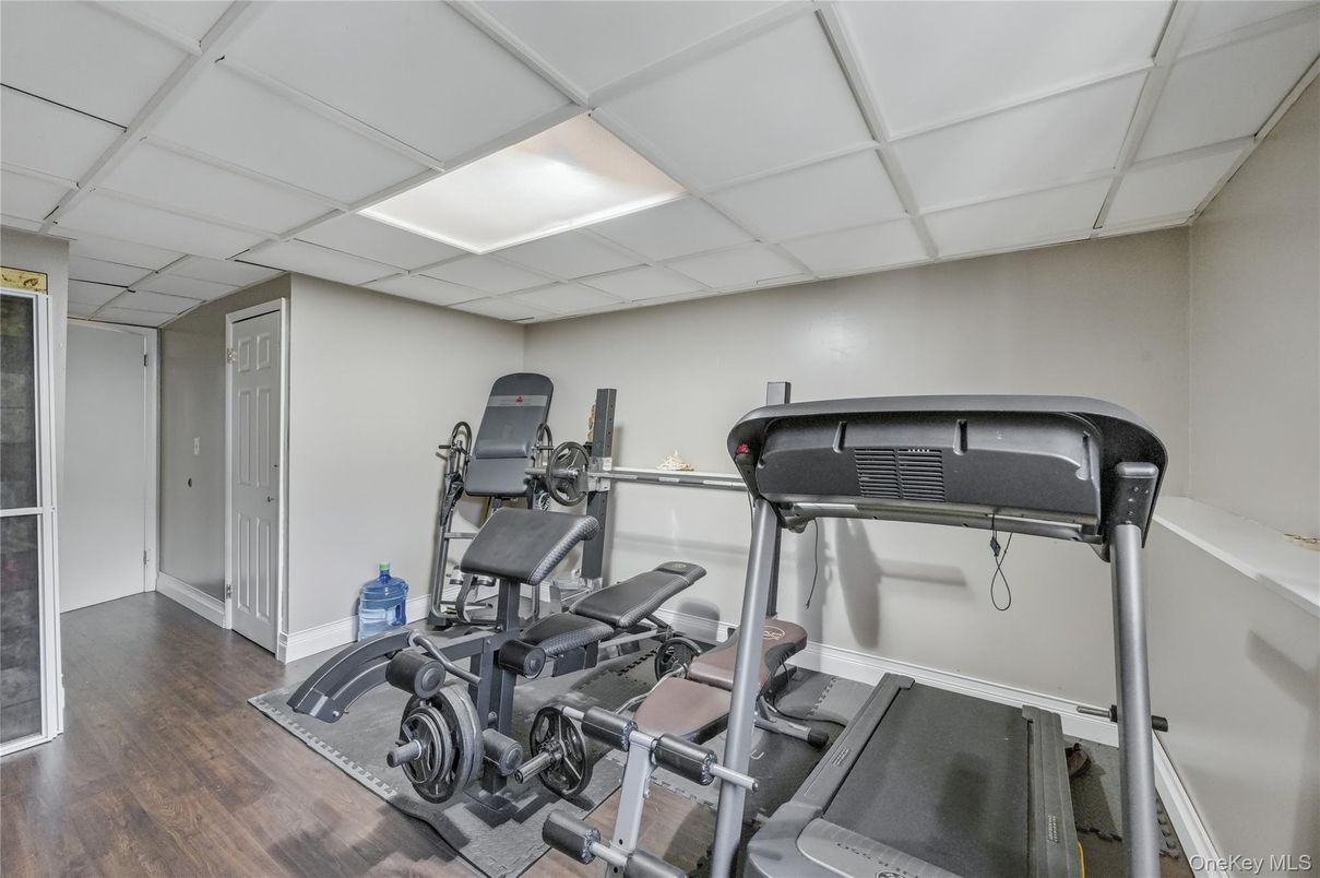 Fitness Equipment, Interior, Recessed Lighting, Wood Texture Flooring