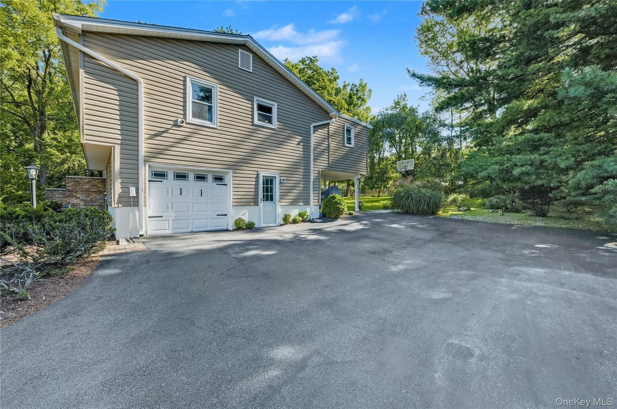 Attached, Exterior, Facade, Raised Ranch