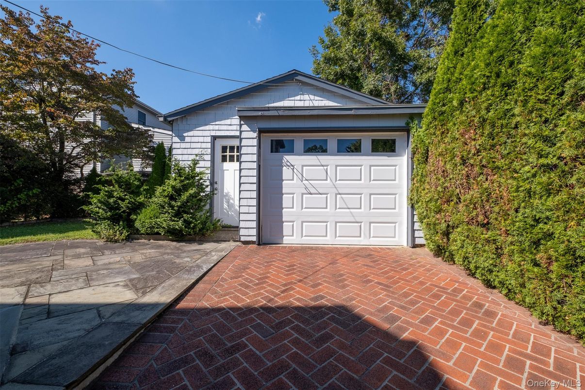 Detached Garage, Exterior