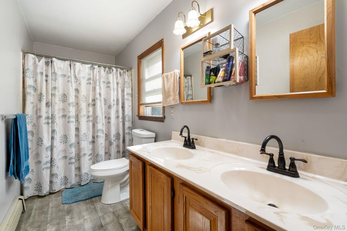 Bathroom, Dual Sink Vanities, Interior