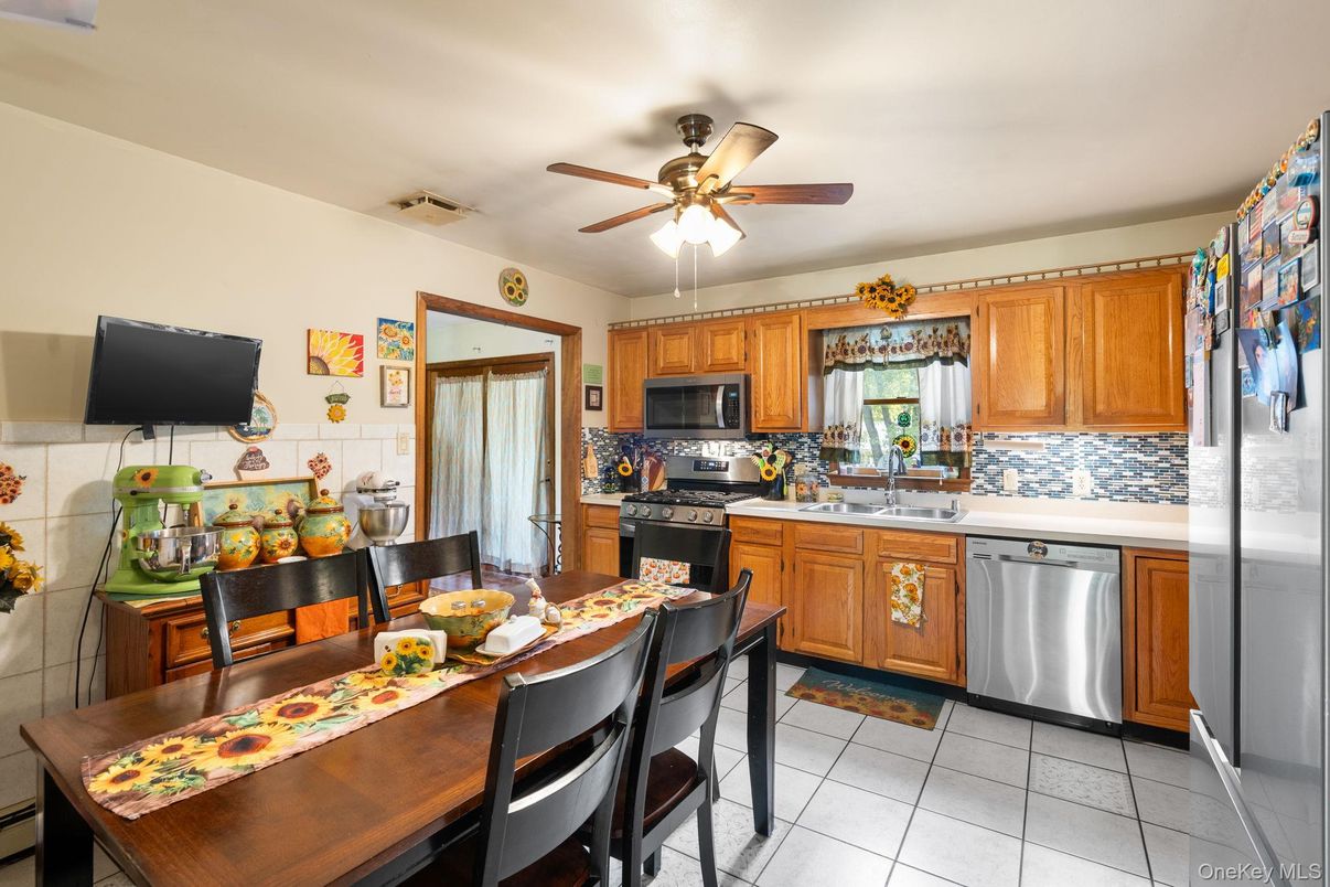 Dining room, Interior, Kitchen, Stainless Steel Appliances