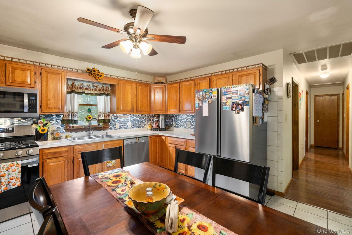 Dining room, Interior, Kitchen, Stainless Steel Appliances, Wood Texture Flooring