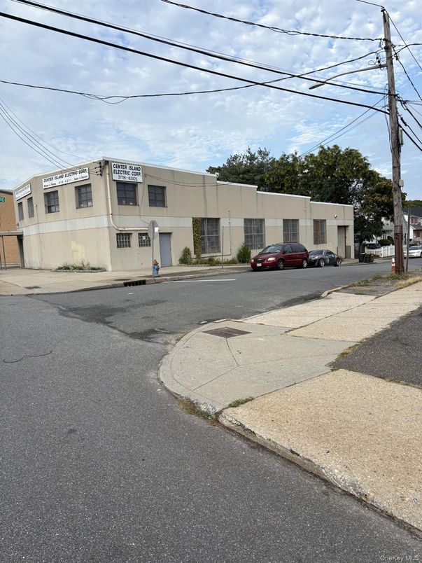 Exterior, Facade, Rowhouse