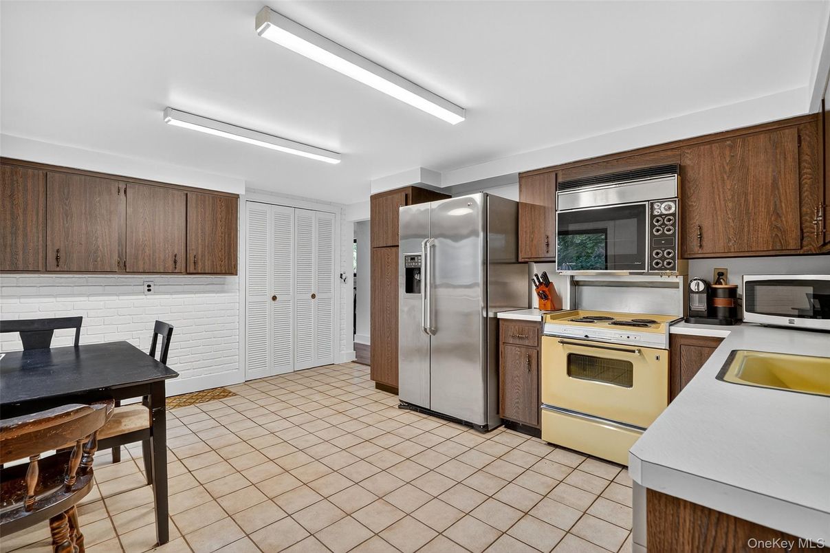 Dining room, Interior, Kitchen, Stainless Steel Appliances