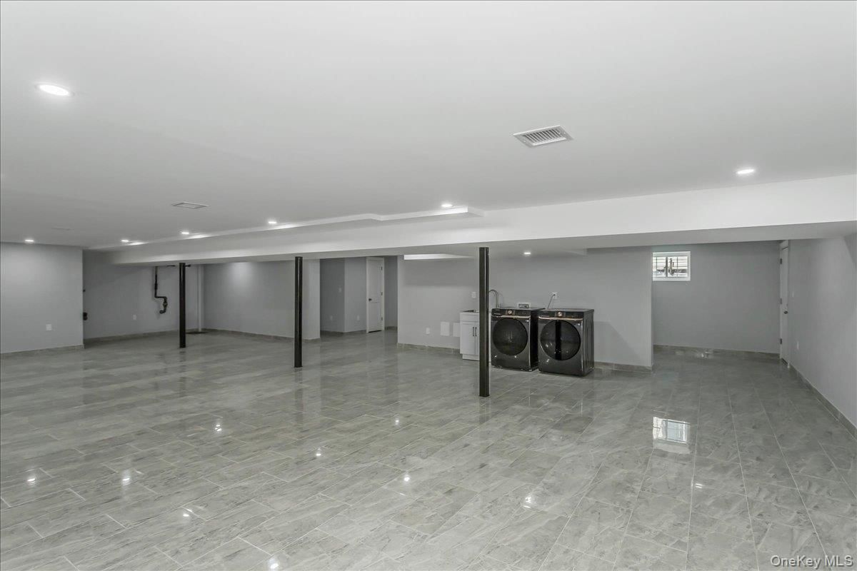 Empty room, Interior, Recessed Lighting, Washer