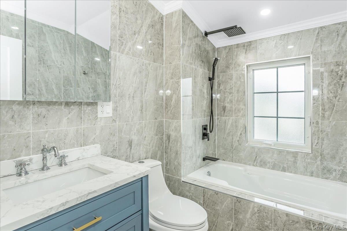 Bathroom, Interior, Recessed Lighting