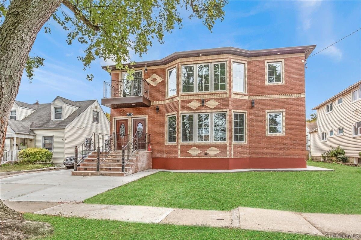 Exterior, Facade, Brick Facade, Rowhouse