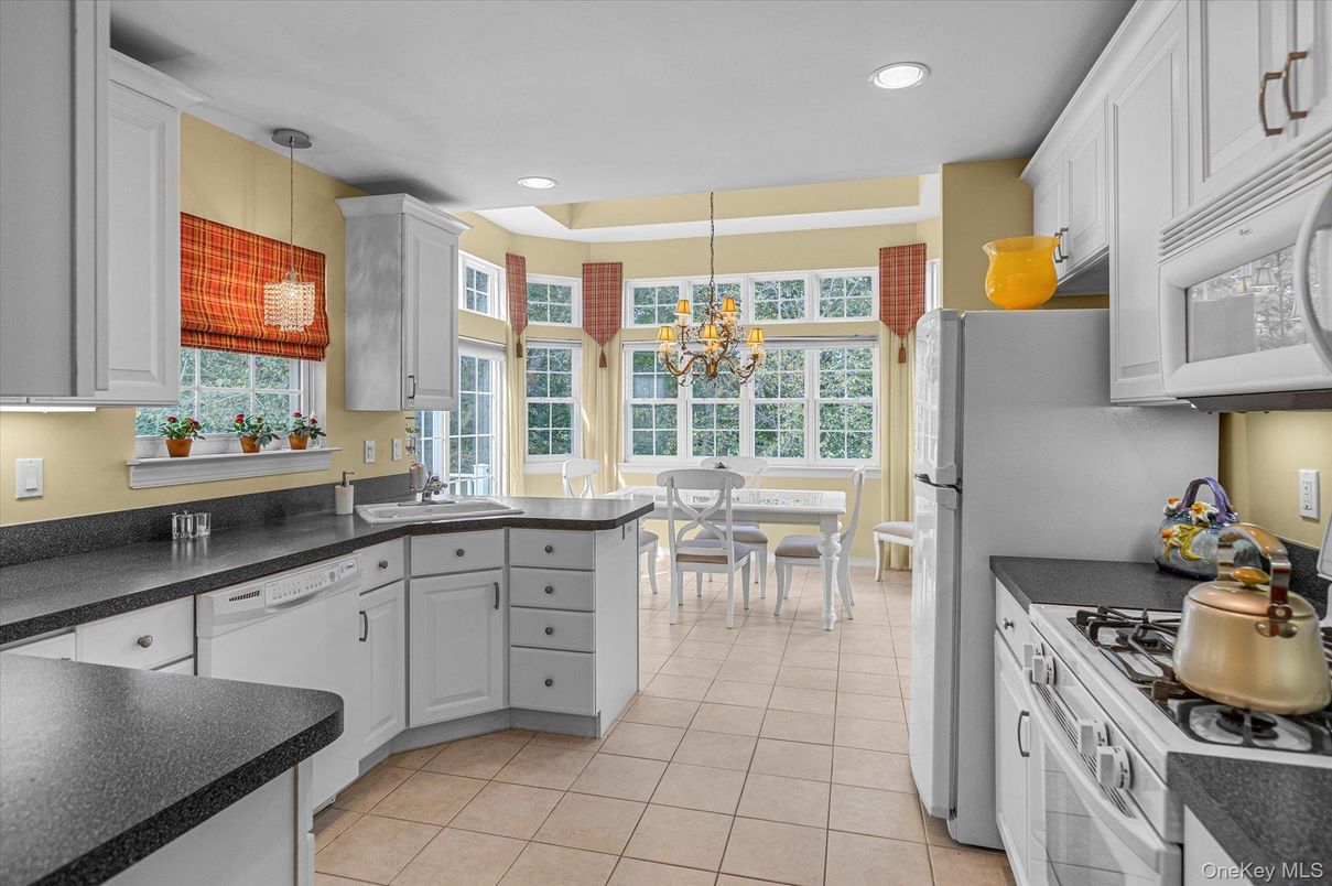 Chandelier, Dining room, Interior, Kitchen, Recessed Lighting