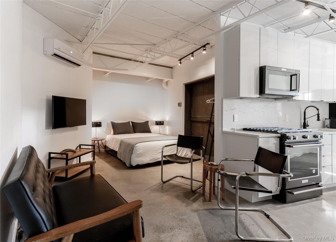 Bedroom, Interior, Kitchen, Stainless Steel Appliances