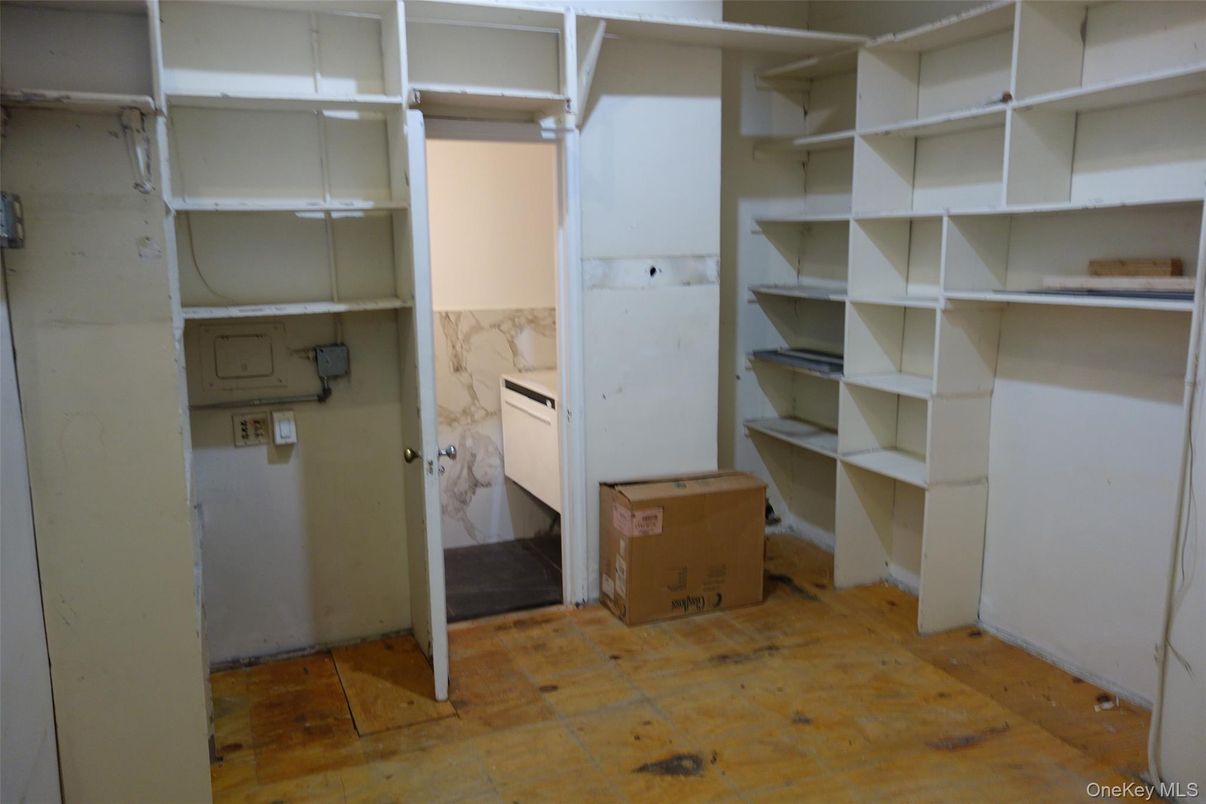 Interior, Walk-in Closets