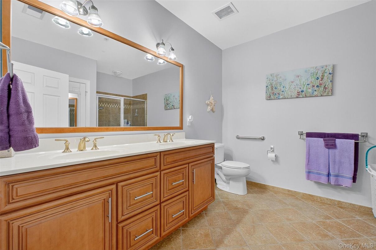 Bathroom, Dual Sink Vanities, Interior